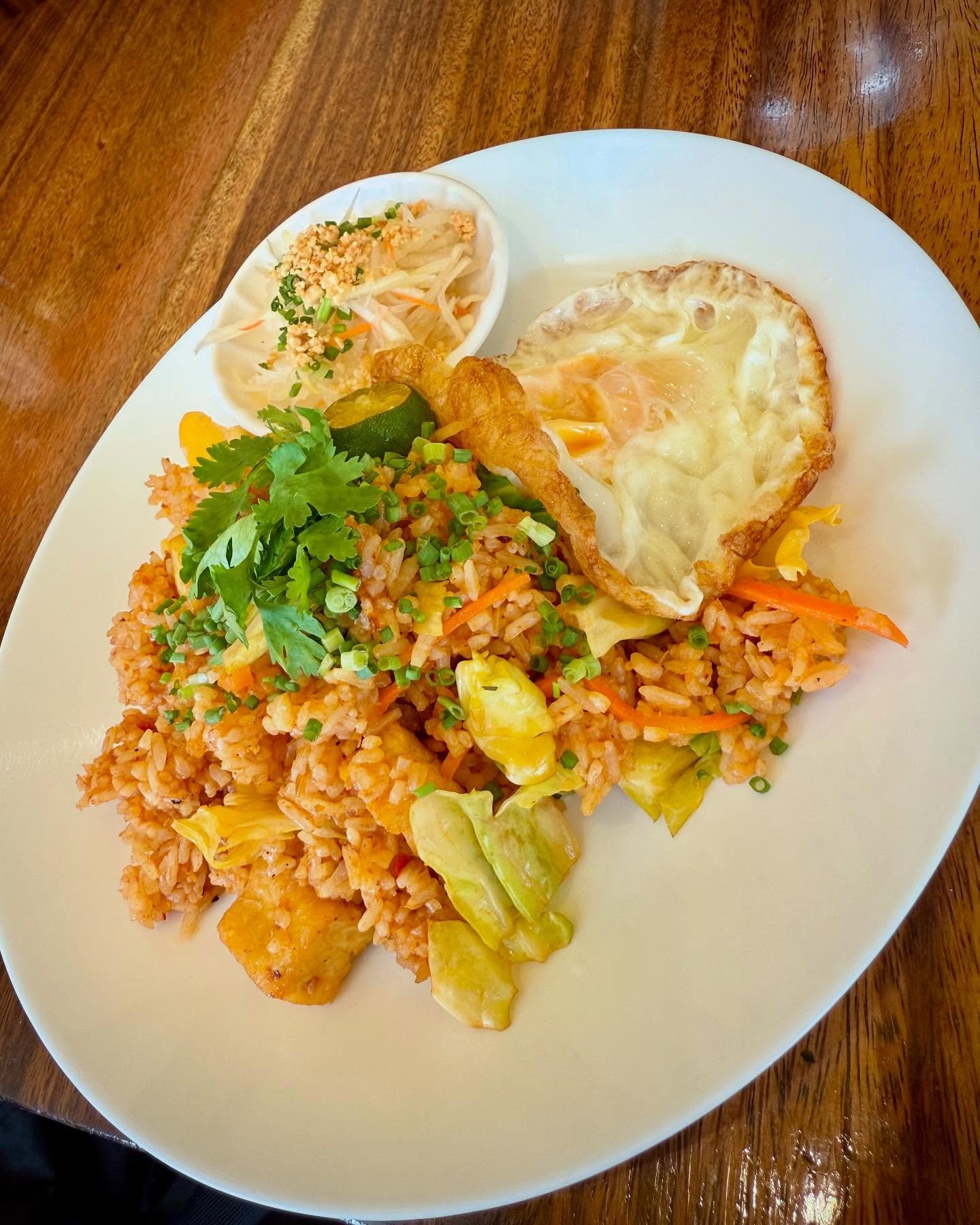 A zesty, healthy brunch! 🌿 Our Veggie Tom Yum Rice is here to jumpstart your day with bold flavors and fresh crunch!
