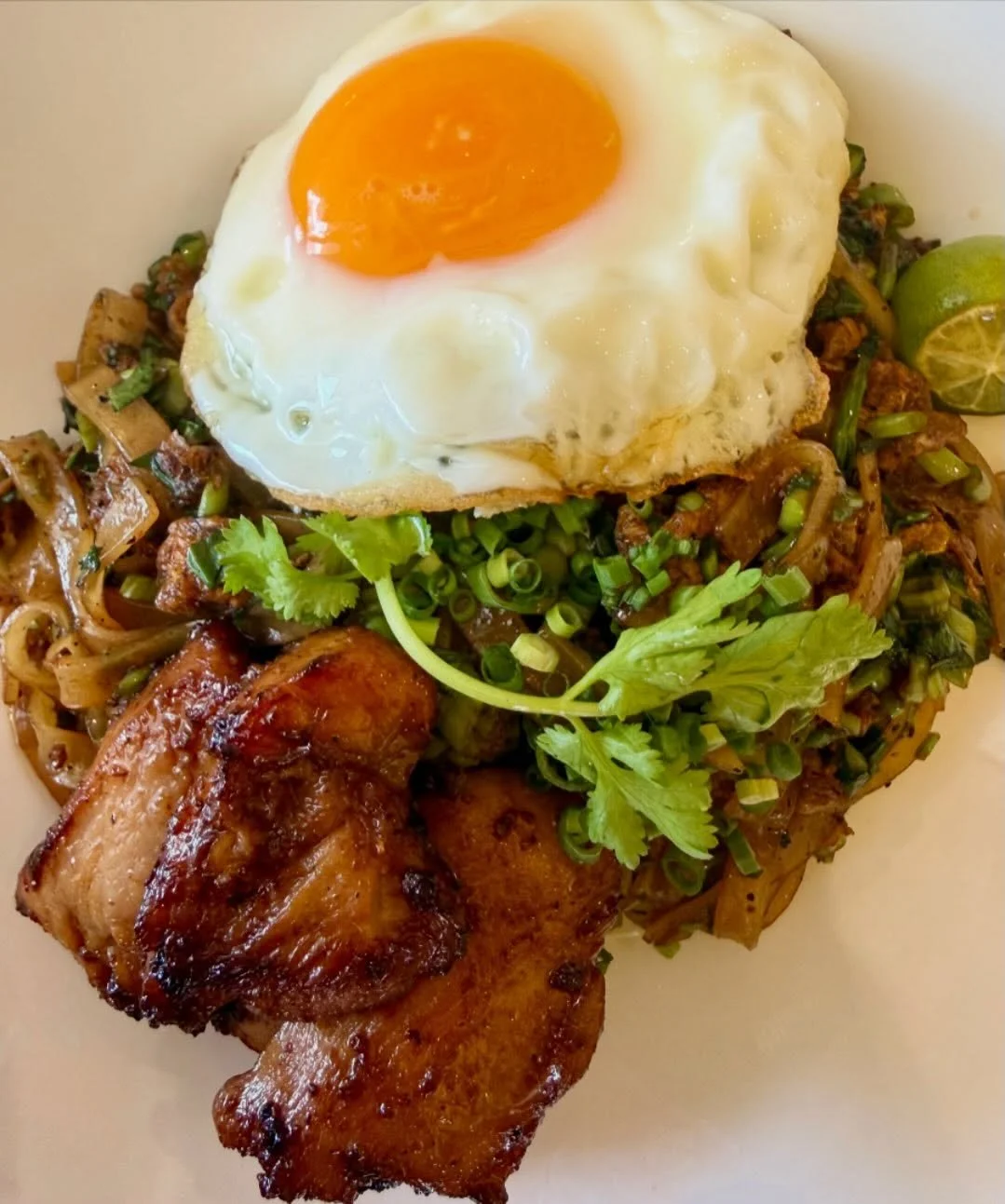 No dinner yet? 👀 How about something sweet, smoky, and fresh from the wok 🤔

Chicken Pad See Ew + Fried Egg