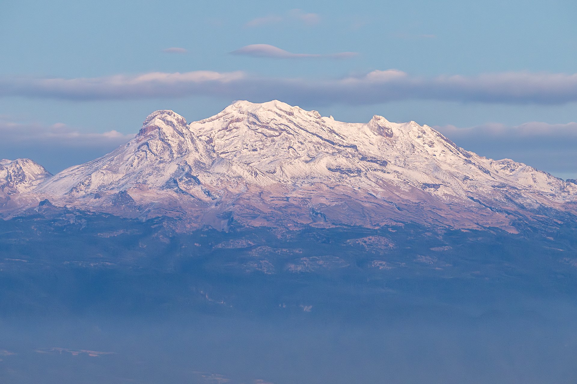 Volcanes y luna llena