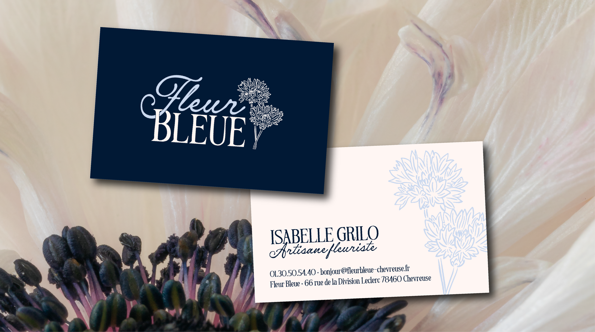 Simulation de mise en situation des cartes de visite de Fleur Bleue, fleuriste à Chevreuse