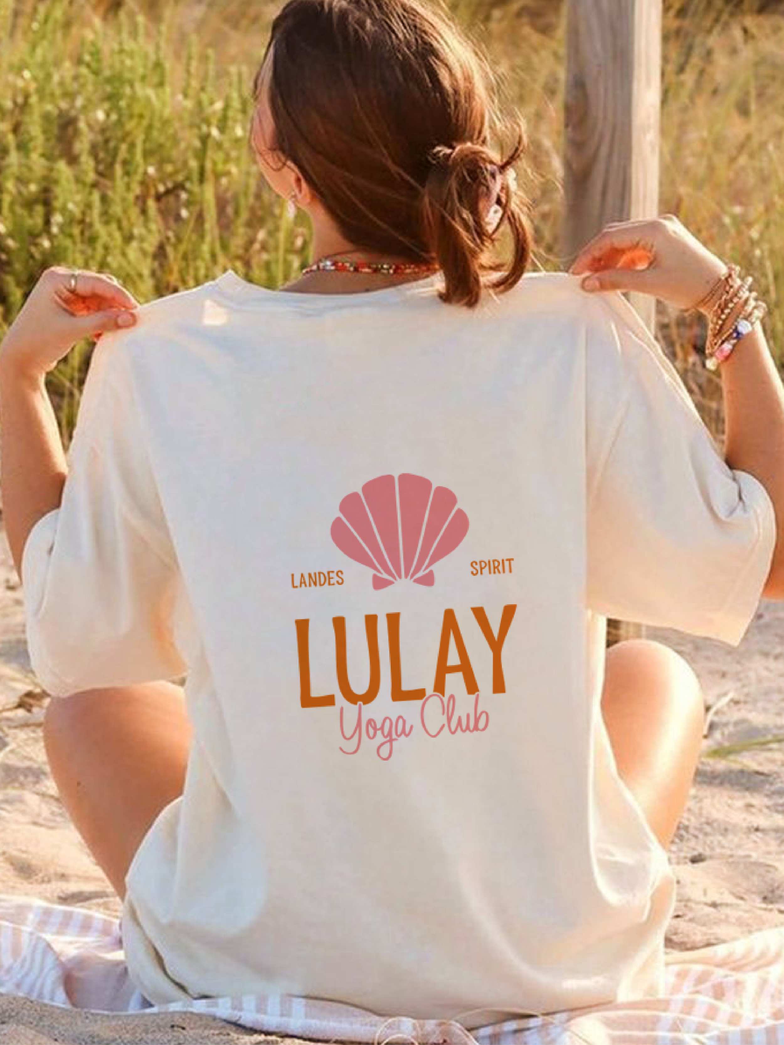 Logotype sur t-shirt Lulay Yoga, prof de yoga dans les Landes