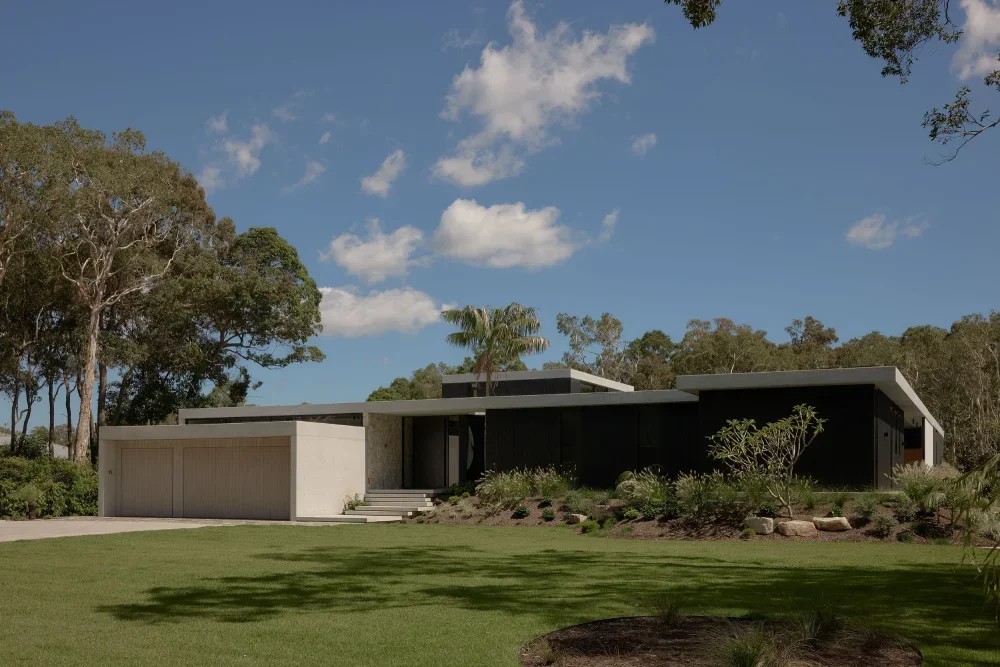 Contemporary architect-designed home nestled in Sunshine Coast bushland — HIVE Architecture