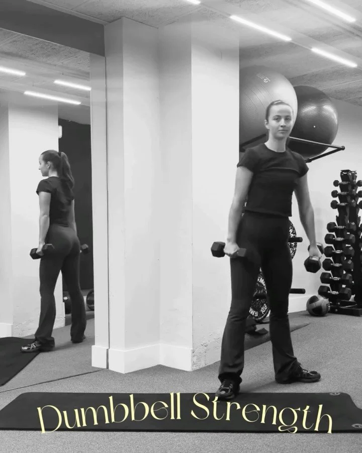Your weekly workout 💛 A set of dumbbells and some space for movement is all you need. 
45 seconds on, 15 seconds rest. 
Completing each exercise, each side before moving on
Complete 2-3 rounds through 

Save for later, send to a friend, do it now. J
