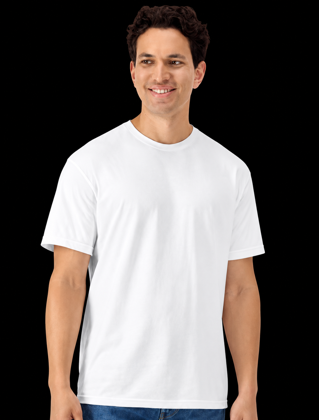 Portrait studio d’un homme en t-shirt blanc.png
