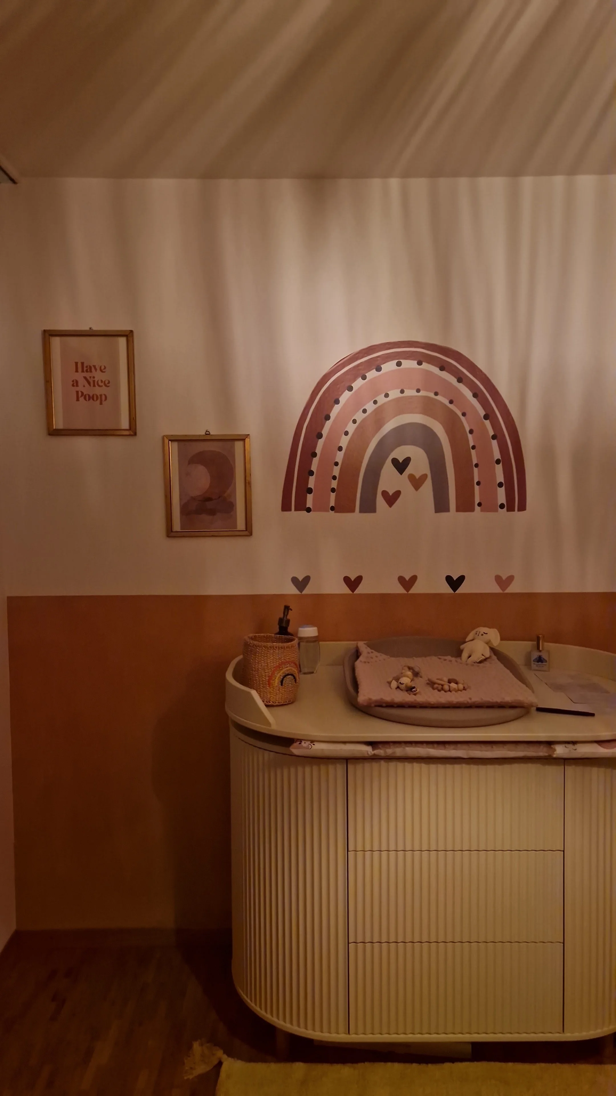 Wickeltisch-Ecke vorbereiten für das Wochenbett, deine Checkliste zur Vorbereitung