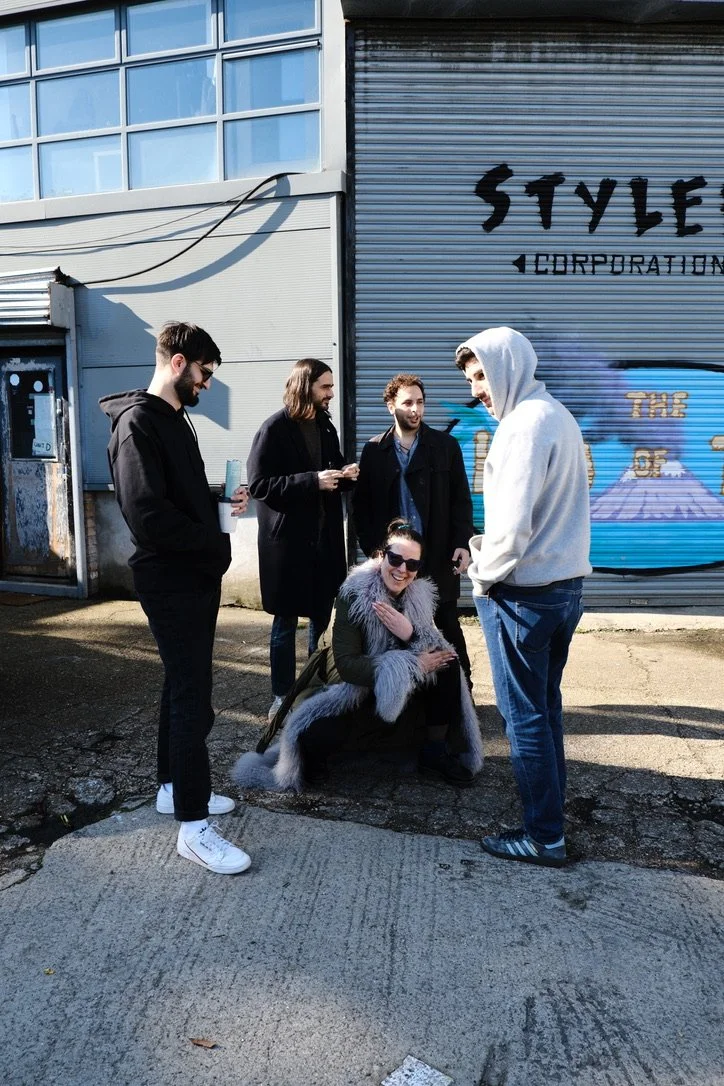 Woives and Gorlfriends 