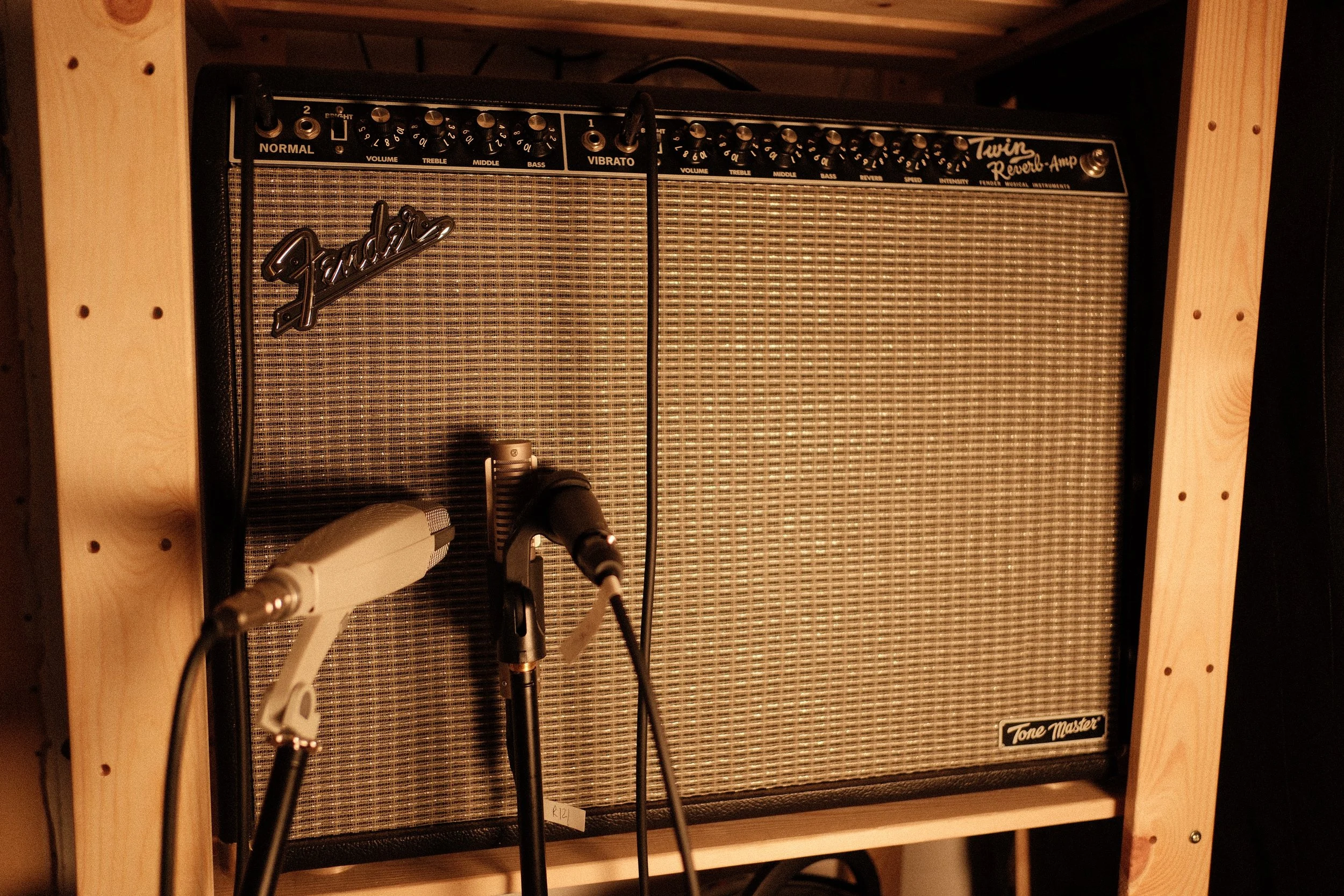 Royer 121 + SM57 just off the centre of the cone -
MD421-N 30 degrees aimed to the centre of the cone
