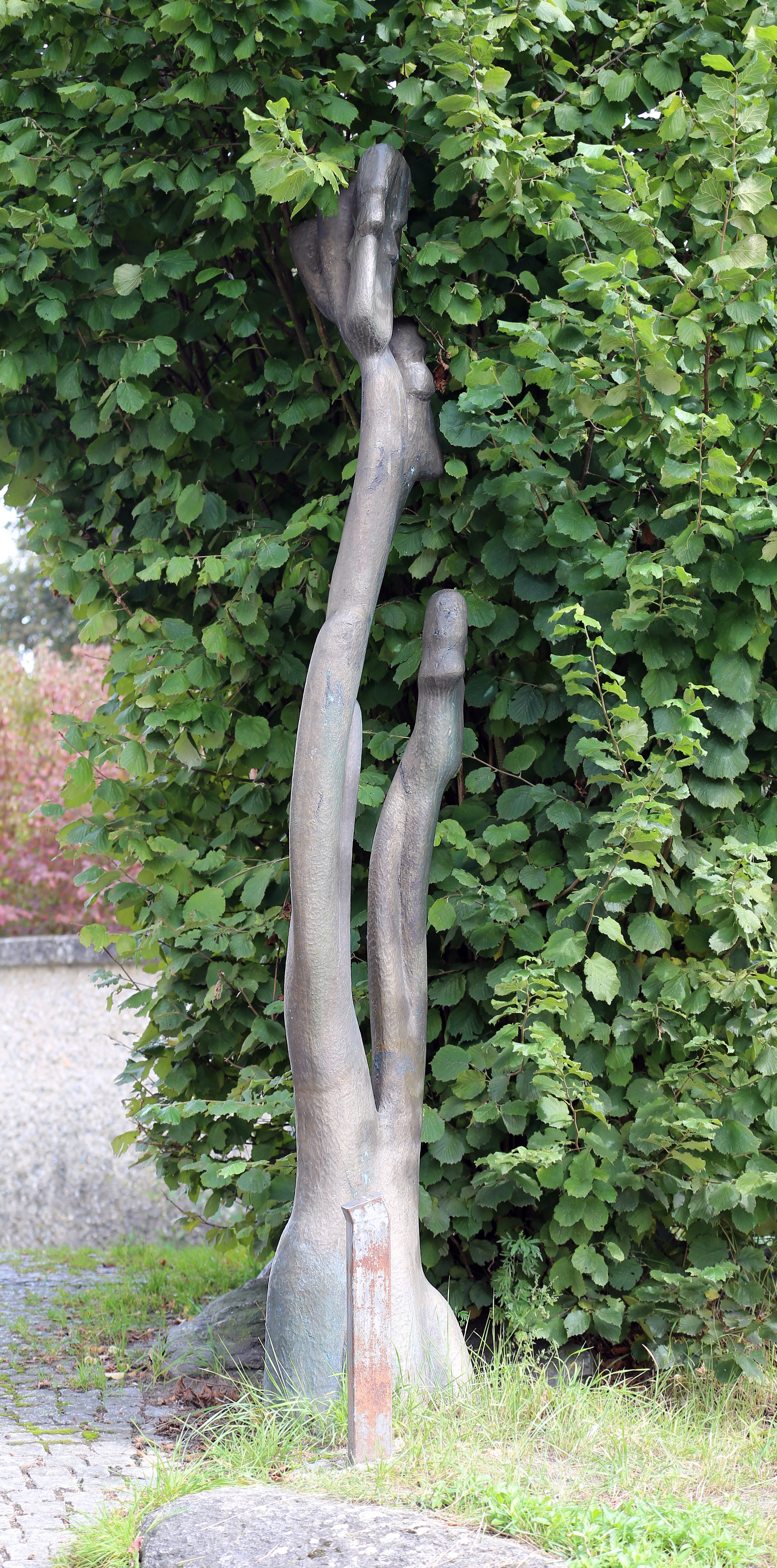 3 Lidy von Lüttwitz „Entfaltung IX“, Bronze, 1989