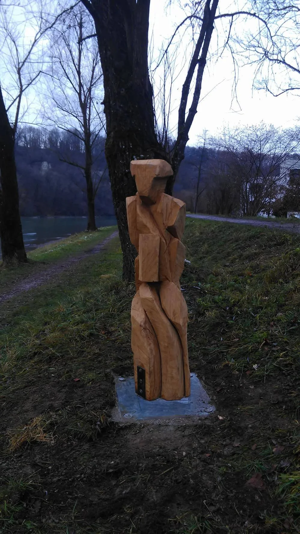 26 Marco Bruckner „Luther“, Holz, 2017