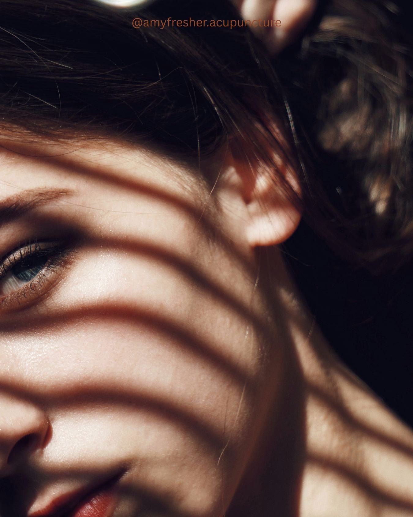 🌿 Gracefully Cool: A TCM Summer Ritual 🌞

If the heat has you feeling flushed, restless, or ungrounded, know that your body is whispering truths that Traditional Chinese Medicine (TCM) understands deeply.

Summer&rsquo;s fire element can stir up in