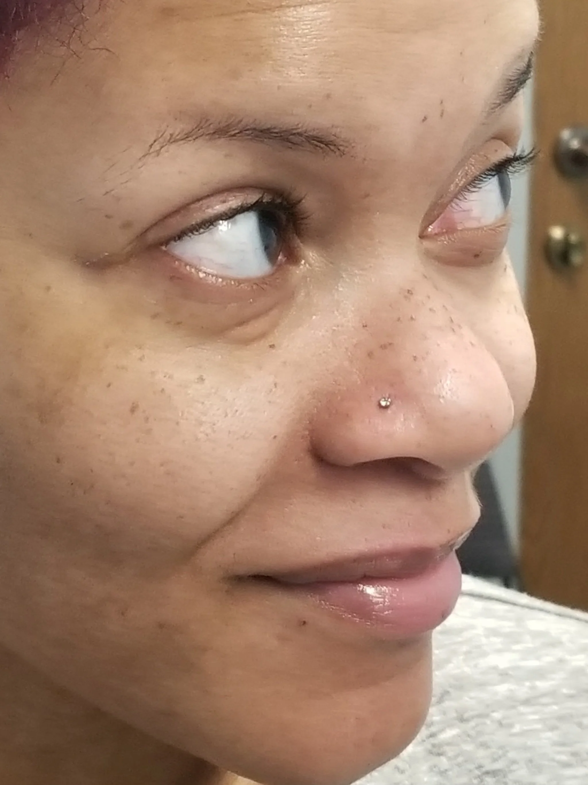 Courtney did a nostril piercing on this lovely client who chose CZ, set in 14k yellow gold. 

@piercingsbycourtney

To schedule a piercing, change out, or to purchase jewelry, text the studio at 770-992-5800, and Tiffin will be happy to schedule a ti