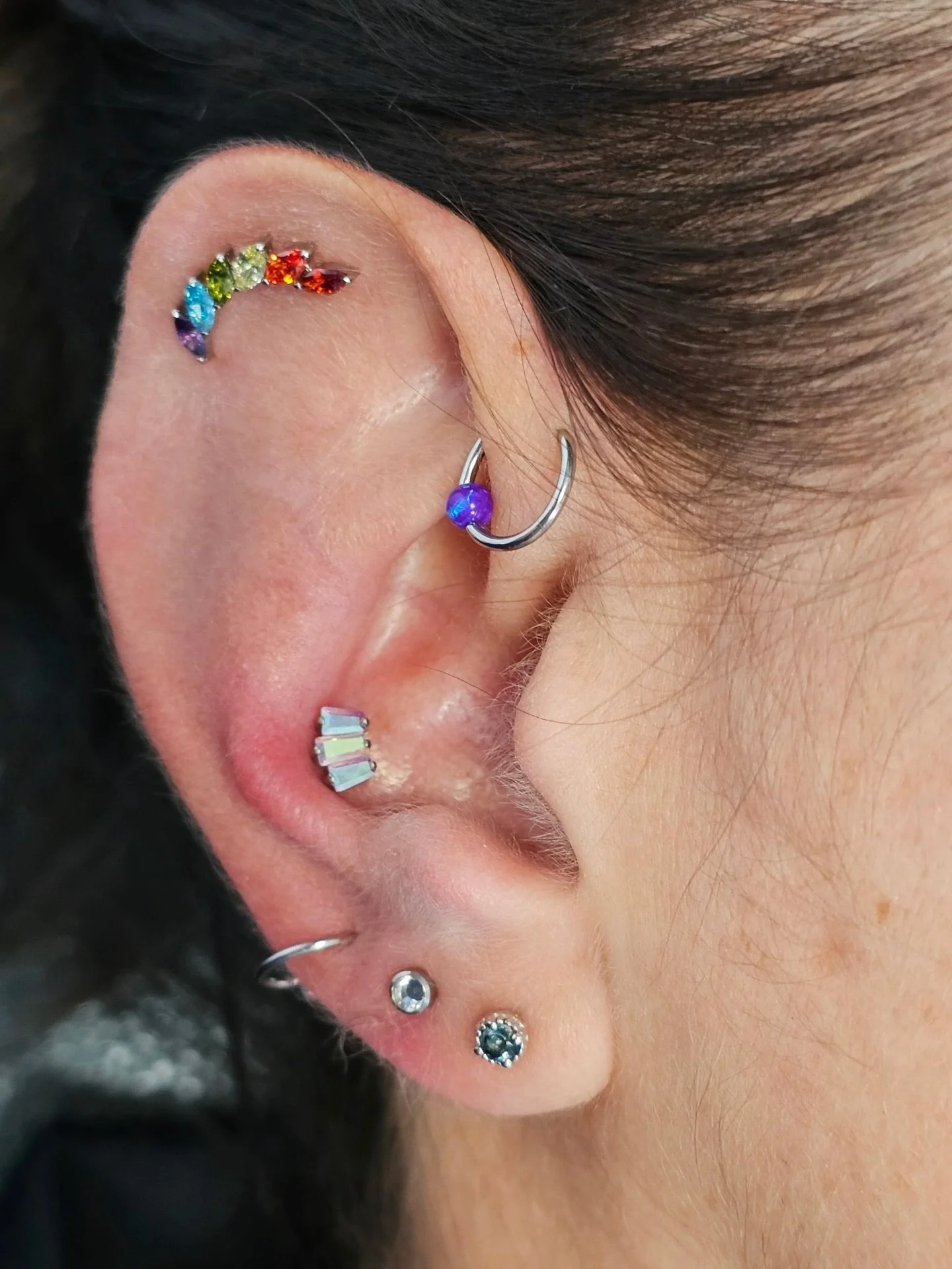A couple of fun additions to what Courtney&rsquo;s client has been curating. She chose this gorgeous iridescent prong set baguette for her conch and a clear 3mm bezel set top for her rook. 

@piercingsbycourtney

To schedule a piercing, change out, f