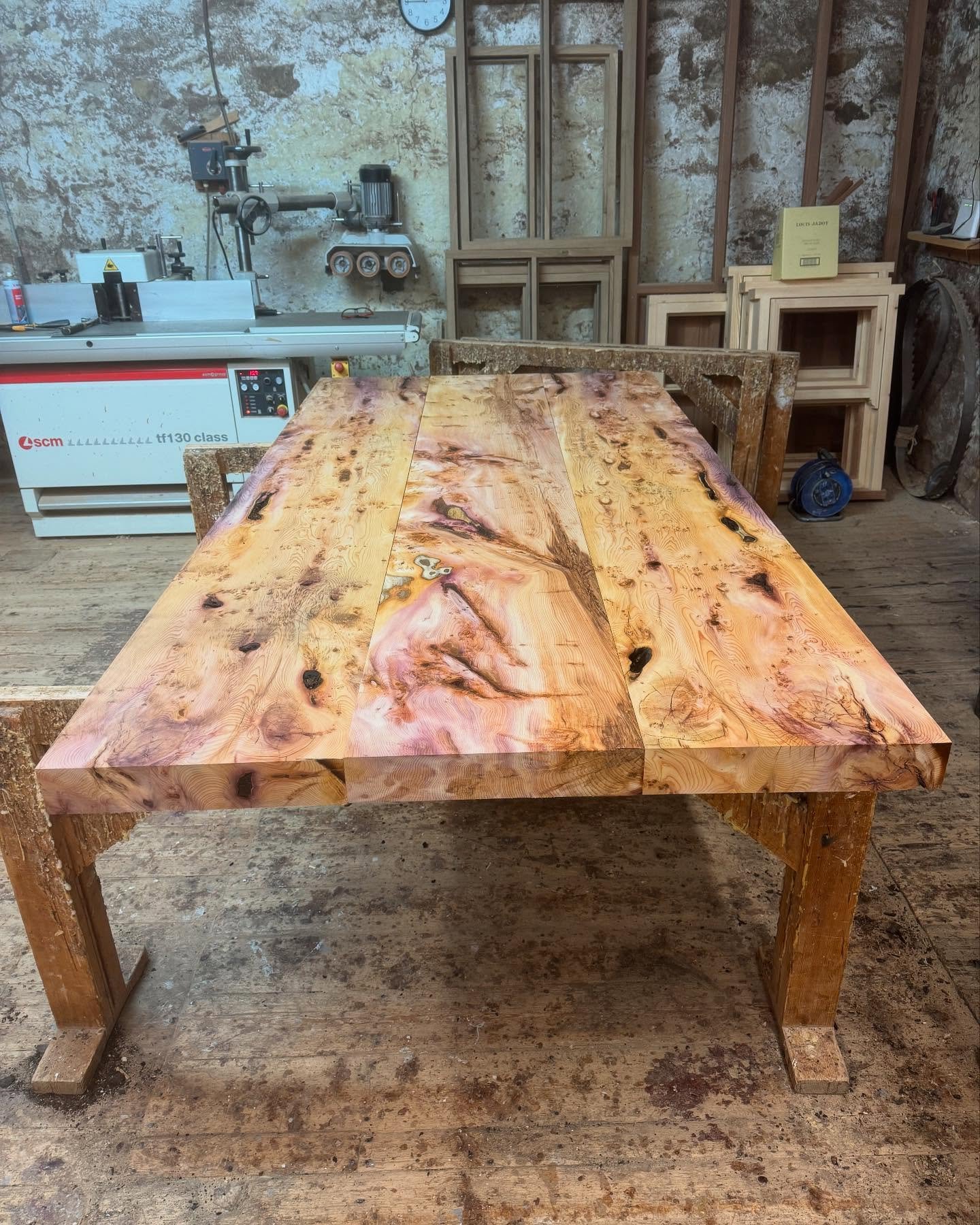 Check out this yew table top we made a few months ago. 75mm thick, it was rather heavy once finished! Looking at the pictures of the planks beforehand the results are stunning.
#bespoke #wood #yew #joinery #table #woodworking