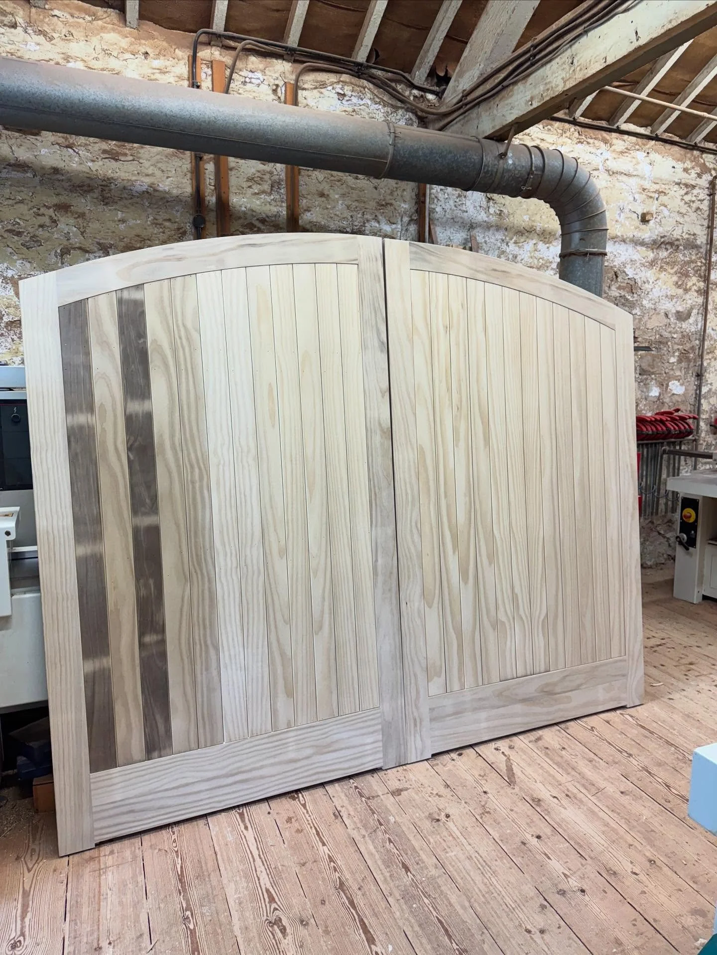 We recently made 2 pairs of these bespoke Accoya arch top gates. Accoya is the perfect material for gates due to its stability and long lifespan #accoya #accoya&reg; #accoyagates #wood #woodwork #timber #joinery #joiner #bespoke