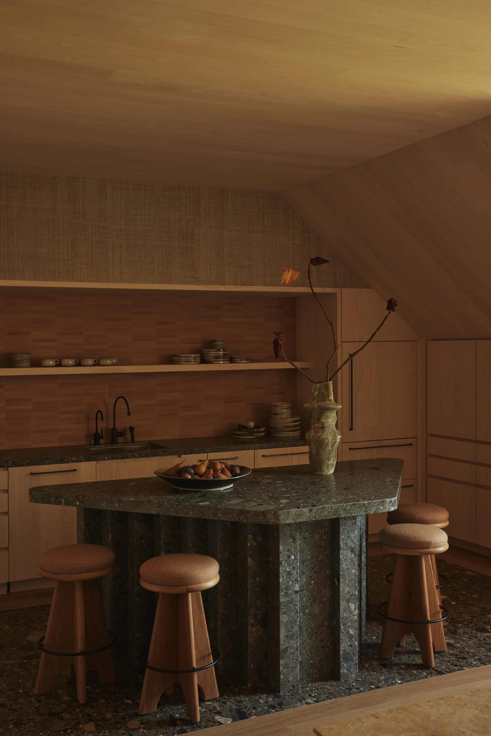 king-animal-hospital-kelly-wearstler_dezeen_2364_col_6-1704x2555.png