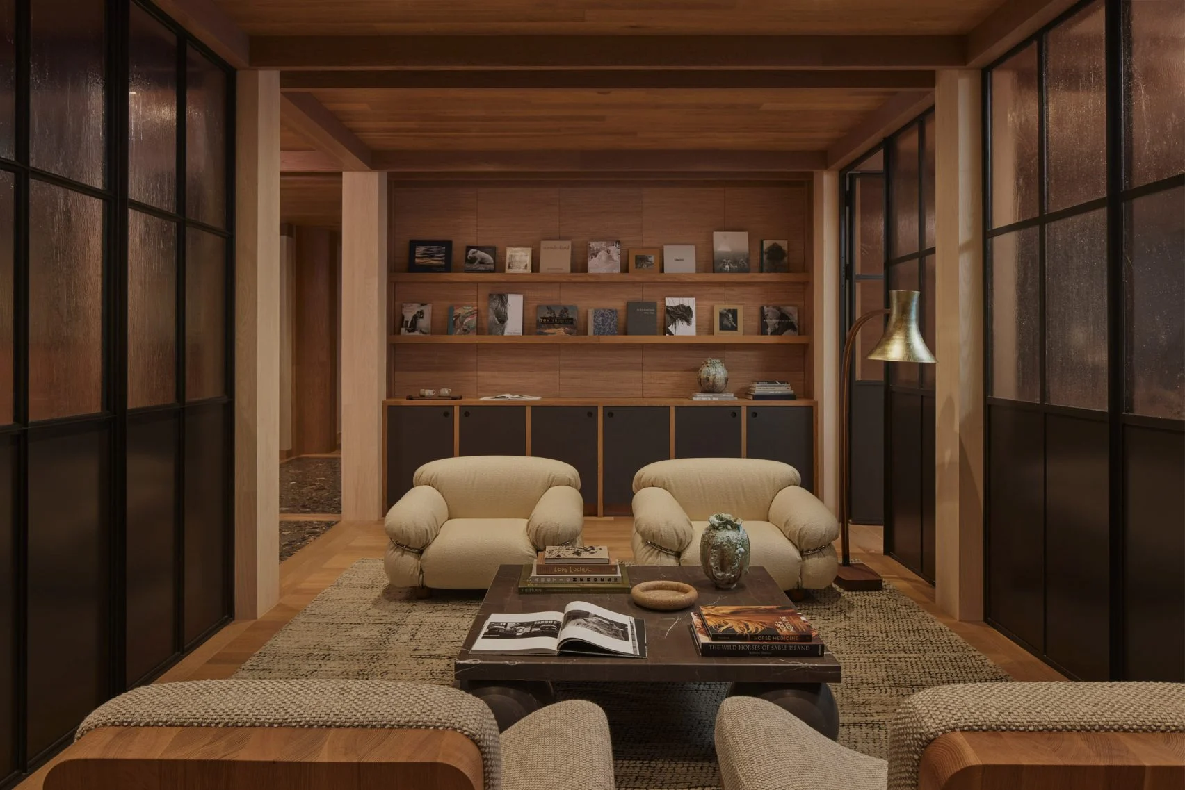 king-animal-hospital-kelly-wearstler_dezeen_2364_col_9-1704x1137.png