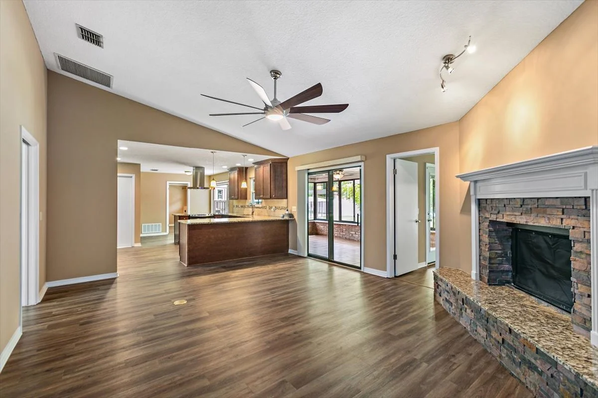 05-Living Room.jpg