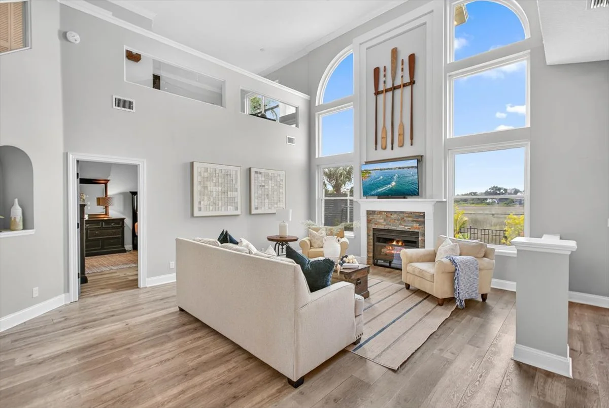 08-Family Room.jpg