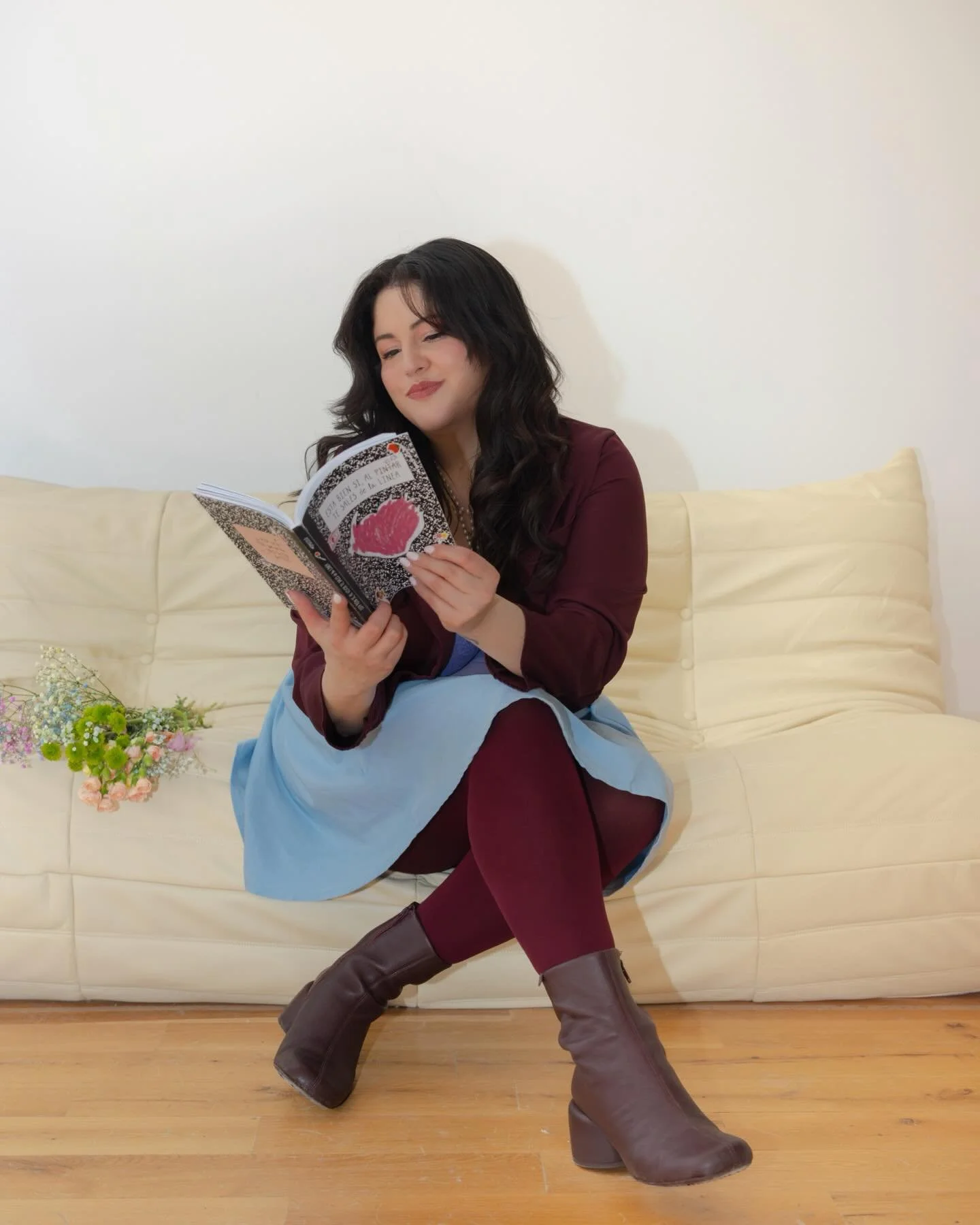 El loop del error 404 puede existir.

Pero incluso ah&iacute;,
sigues teniendo algo en tus manos:
la capacidad de elegir,
crear y existir sin reservas.

Y a veces tambi&eacute;n, tesoros como este 📓💗
de mi autora favorita @yomecielo