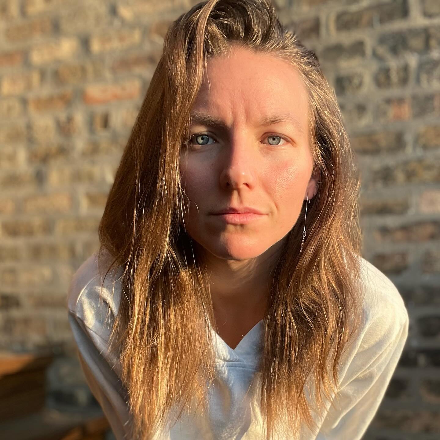 Content #naturallight #sunrise #blueeyes #chicago #brickwall #nofilter #nomakeup