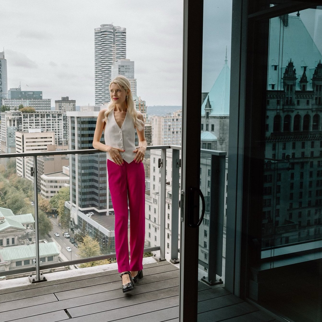 🏙️ + 🩷

#vancouverrealtor #february #vancouvercondos #vancouverrealestate #firsttimehomebuyer 
-&mdash;&mdash;&mdash;&mdash;&mdash;&mdash;⁠&mdash;&mdash;&mdash;⁠
▫️ karly@vancityexperts.com
▫️ DM me!