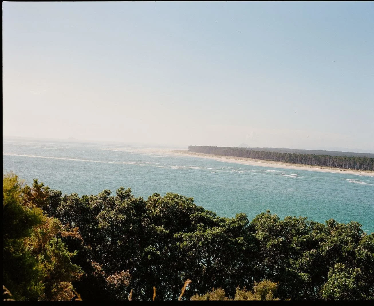 The moment before the moment.

L&amp;H shared a quiet, coastal first look before their ceremony-and it was pure magic. The sea, the breeze, and their closest friends...
⁠
Thinking about a pre-ceremony first look? Here&rsquo;s why it might be just rig