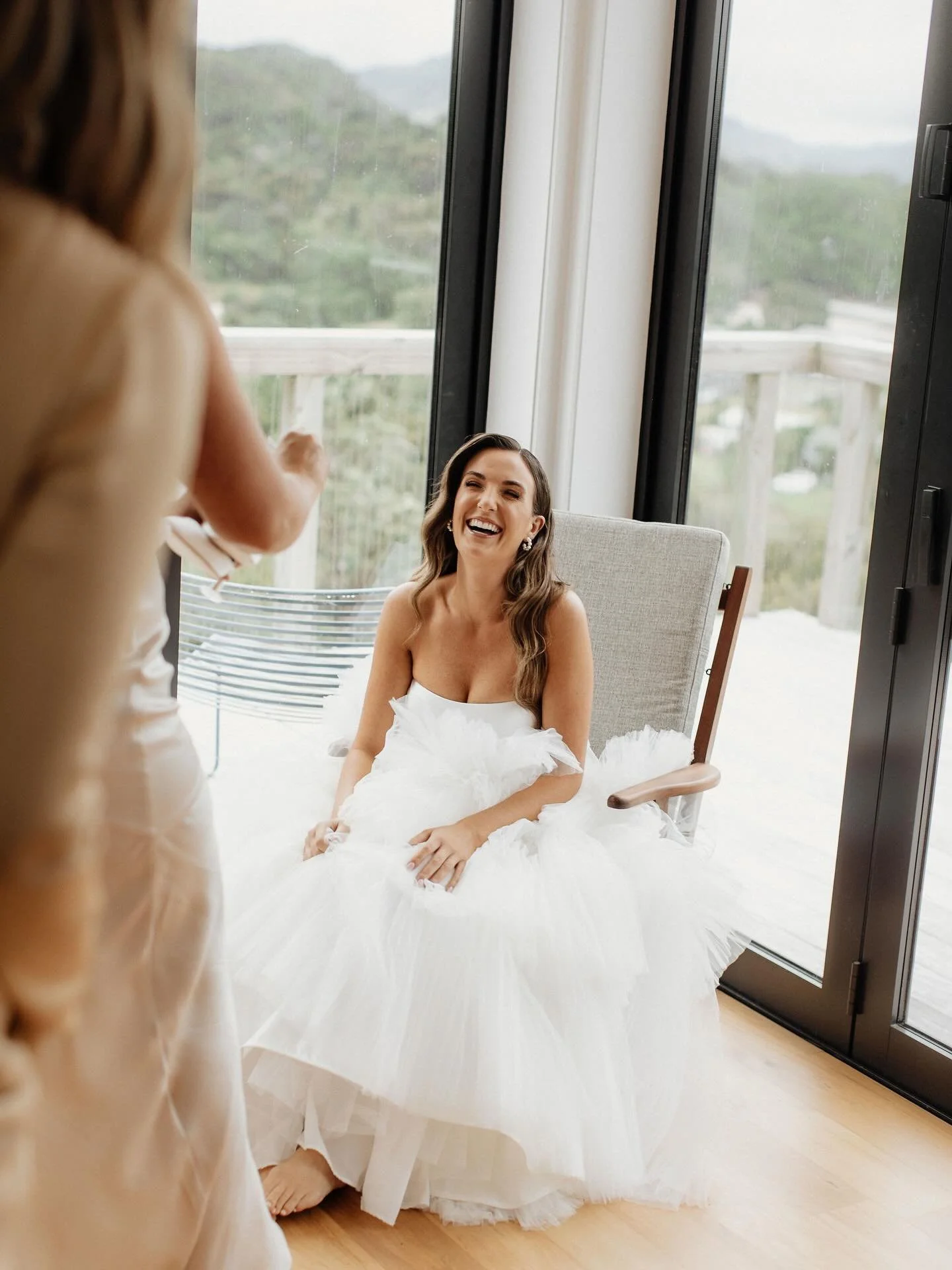 Chelsea &amp; her girls 🤍

Photographer @ericajanephotographer 
Hair @yvanasanders_ 
Makeup @nzmakeupgirl_weddings_ 

#bridegettingready #bridetribe #bridesquad #weddingmorning #gettingreadywiththegirls #bridesmaids #bridesmaidsquad #bridetobe #wedd