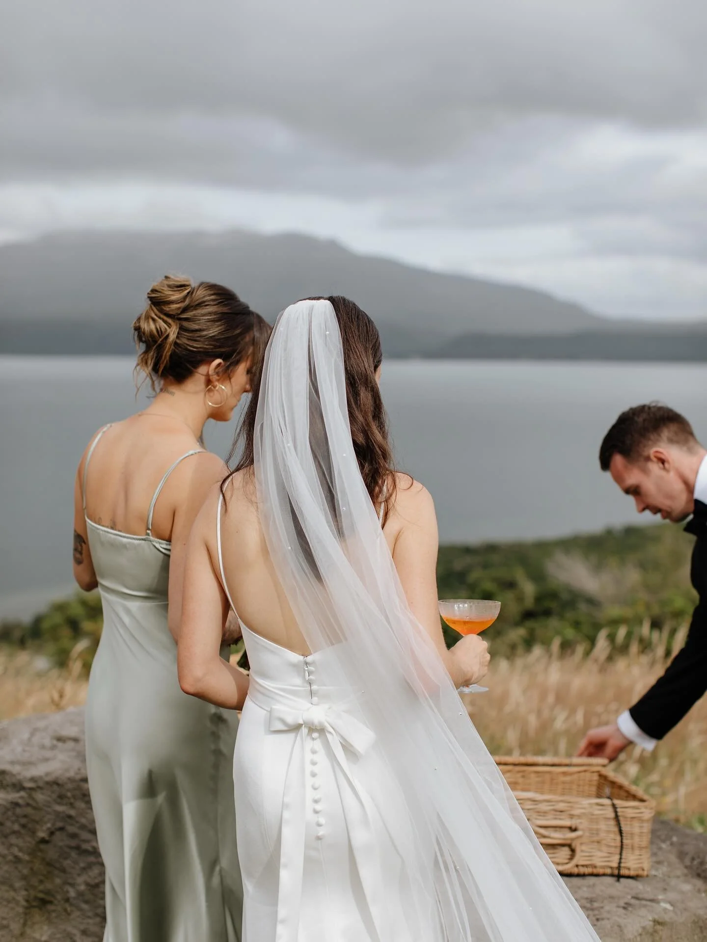 Don&rsquo;t forget this dreamy little detail... the picnic basket 🧺🤍

Perfectly styled and packed with scrumptious snacks, it&rsquo;s the kind of thoughtful touch that elevates a photoshoot from beautiful to unforgettable.

Whether it&rsquo;s a pre