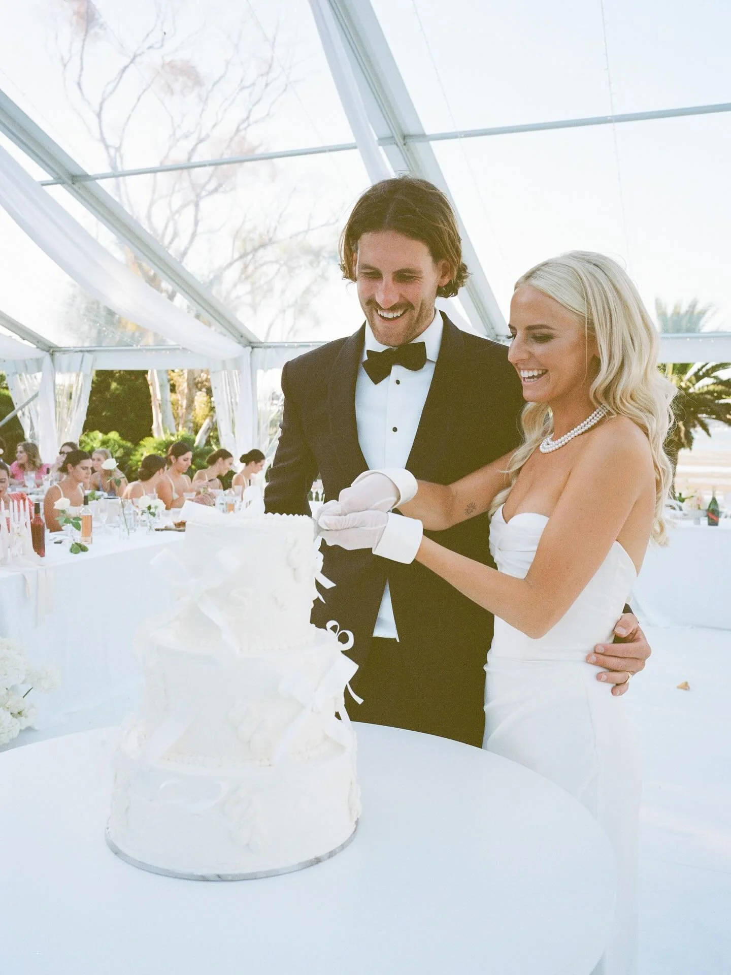 When should you cut your cake?!?

Timing your cake cutting might seem simple, but choosing the right moment can make a big difference in how your evening flows.

Traditionally, couples cut the cake after dinner and before the dance floor opens - it s