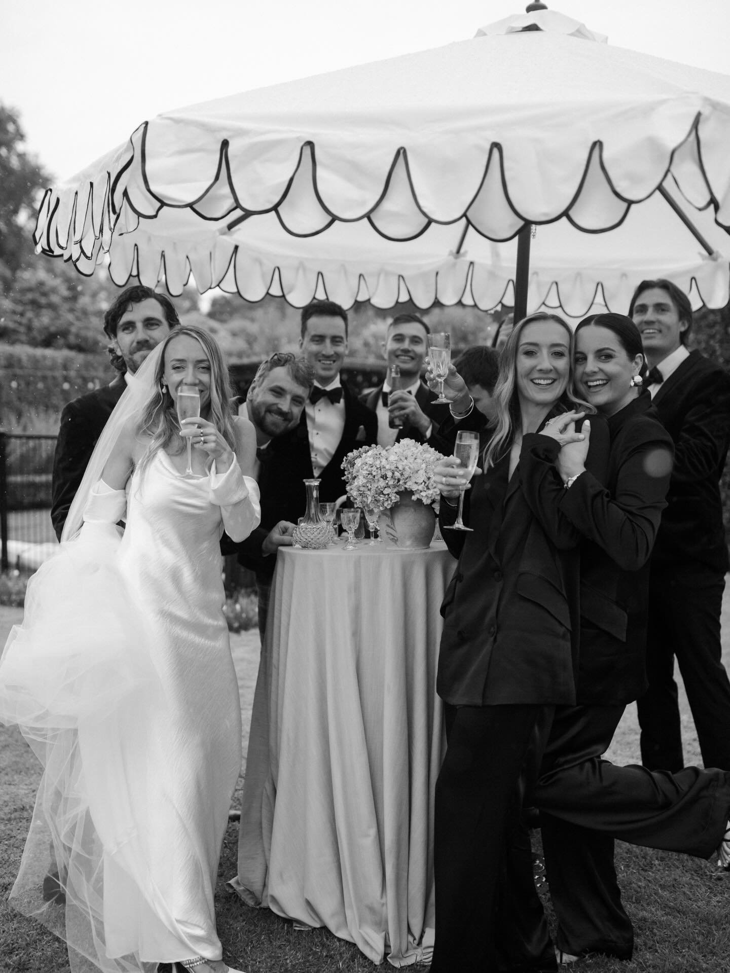 The vibes were high at D&amp;M&rsquo;s day! This bridal crew knew how to celebrate love in the best way 🍸🖤

Photography @loversbyrubyjayne 

#bridalpartyfun #bridesquad #bridetribe #bridesmaidsquad #weddingcrew #bridalvibes #weddingpartyvibes #brid