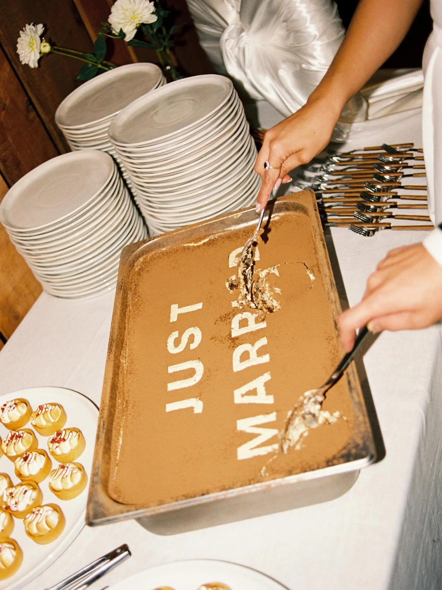Dessert, drinks, and delicious bites worth eating and capturing!

Snippets from A&amp;A special day✨ @theblackbarnlaketarawera 

Photography @ashmuirphoto 
Catering @creameatery 
Cake @lucylovescakenz 
HMU @jadeydruryhair @_beautywith_jayde
