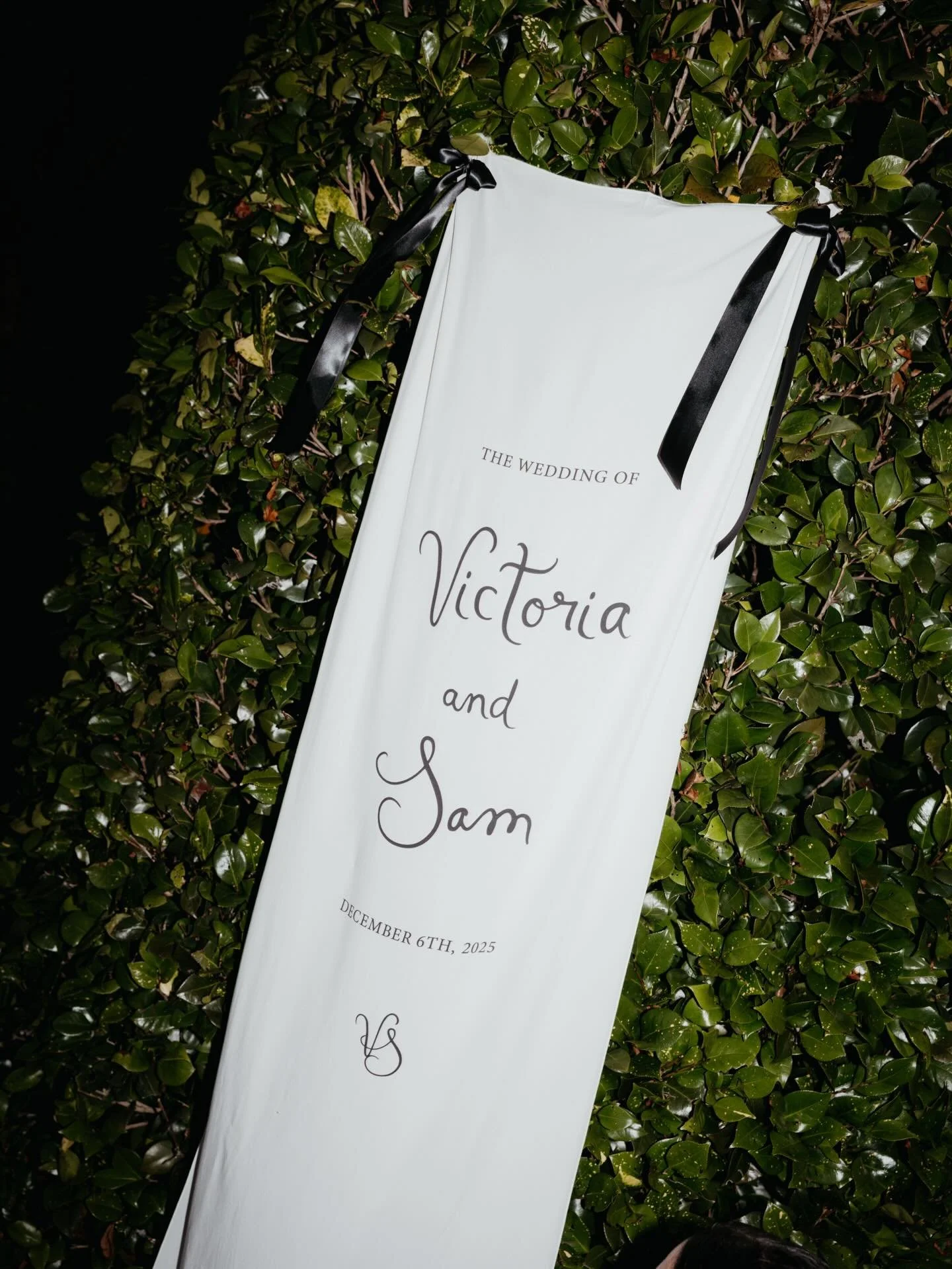 Your wedding isn&rsquo;t a scavenger hunt! Here&rsquo;s why signage is a must:

🖤 No one wants to play &ldquo;where do I go?&rdquo; - let your guests arrive feeling relaxed, not confused
🖤 It stops that awkward crowd around the seating chart
🖤 You