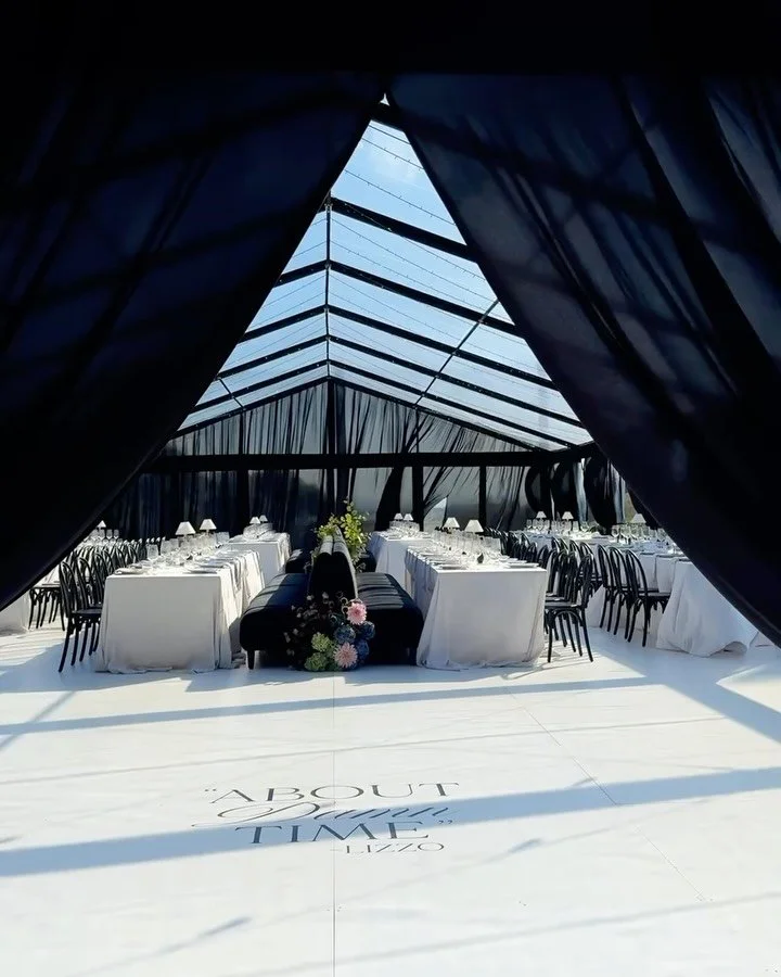 Was such an honour to curate this luxe lounge reception 🖤

From the elegant draping to the custom shelving details and lush florals, every element came together to create a space that felt classy, elevated, and effortlessly luxurious!

A reception d