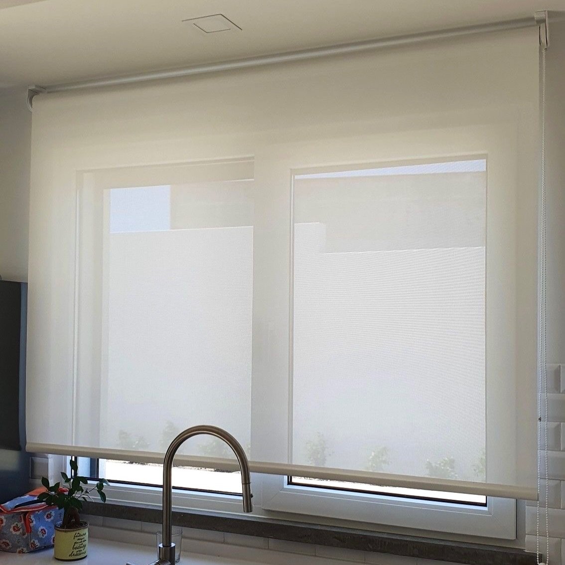 Looking to upgrade your kitchen?
Our custom roller blinds are made to measure, professionally installed, and built to last.

Message us and let&rsquo;s create the perfect fit for your home 🏡✨

#CustomBlinds #RollerBlinds #WindowTreatments #Windermer