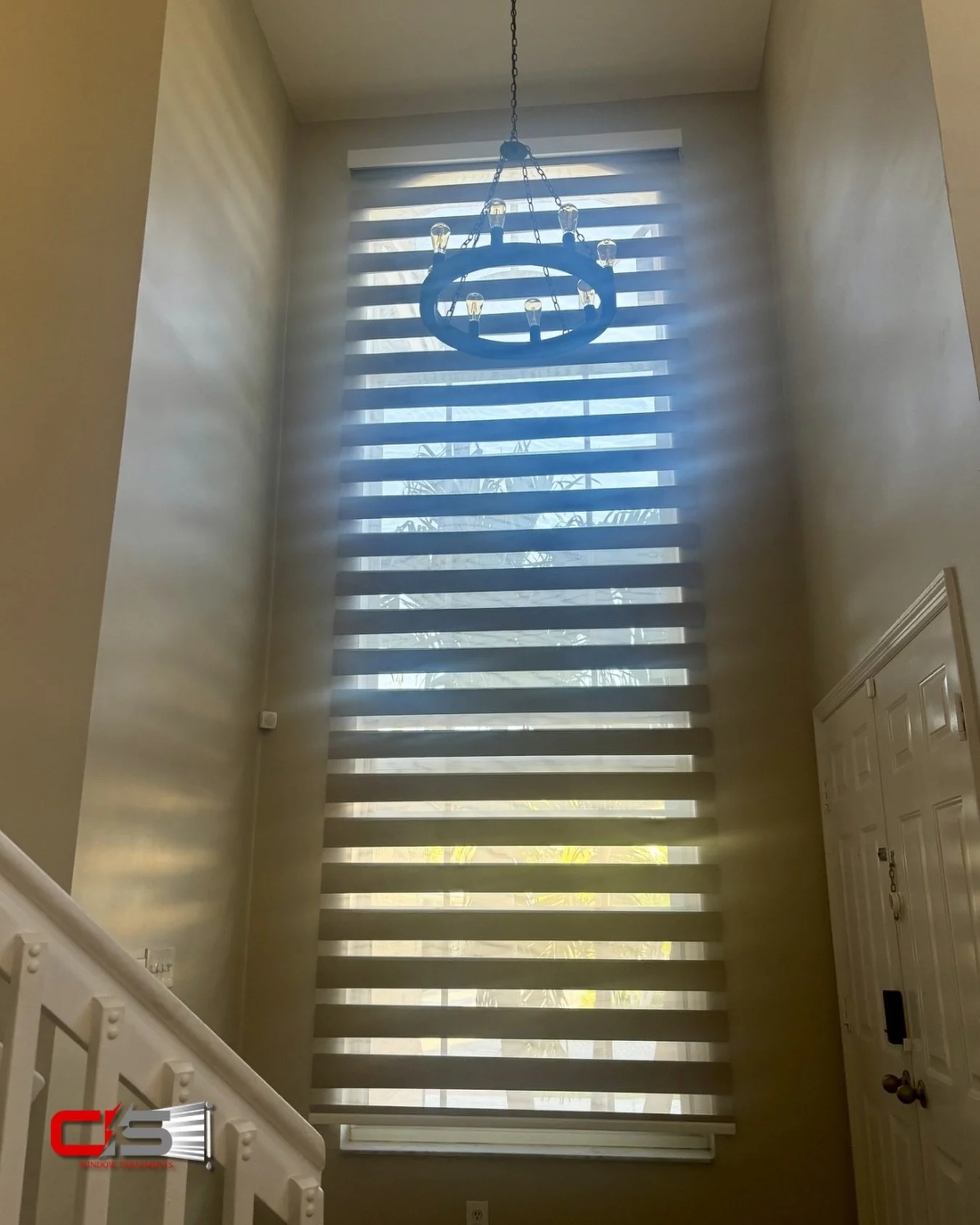 No matter the size of your windows&hellip; we got you covered 

From tall statement windows like this one to the smallest spaces in your home, our zebra blinds are made to fit perfectly and elevate the entire room ✨

Clean. Modern. Functional.
Light 