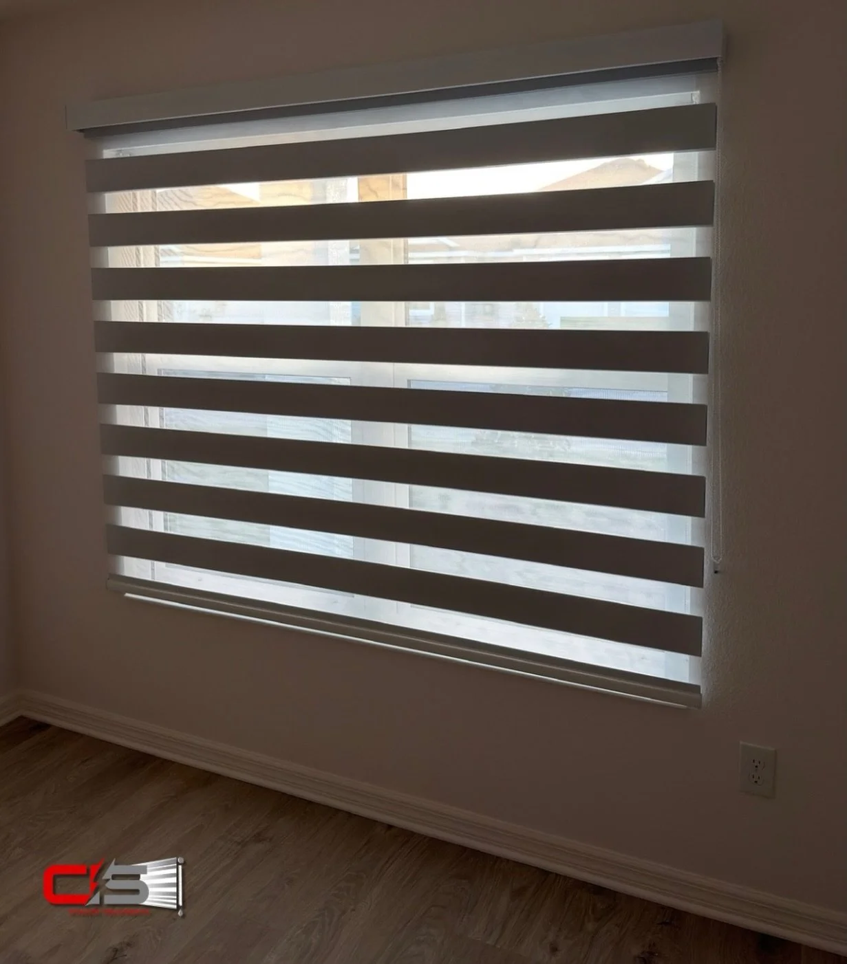 Nunca nos cansamos de este resultado 

Esta clienta quer&iacute;a algo simple pero funcional&hellip; y las zebra blinds fueron la soluci&oacute;n perfecta 🙌
Dejan entrar la luz natural que tanto ama pero al mismo tiempo le dan la privacidad que nece