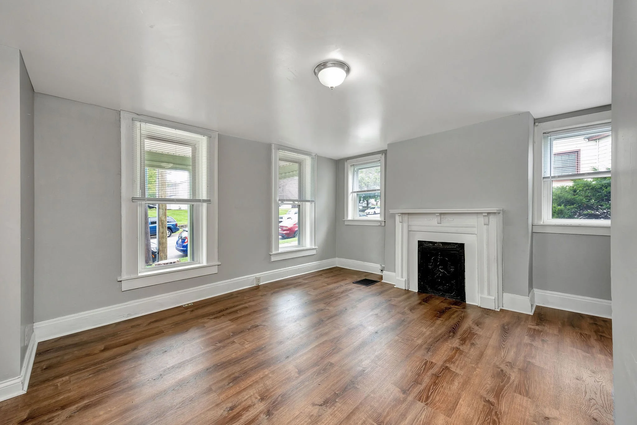 3a_121 Main Living 2.jpg