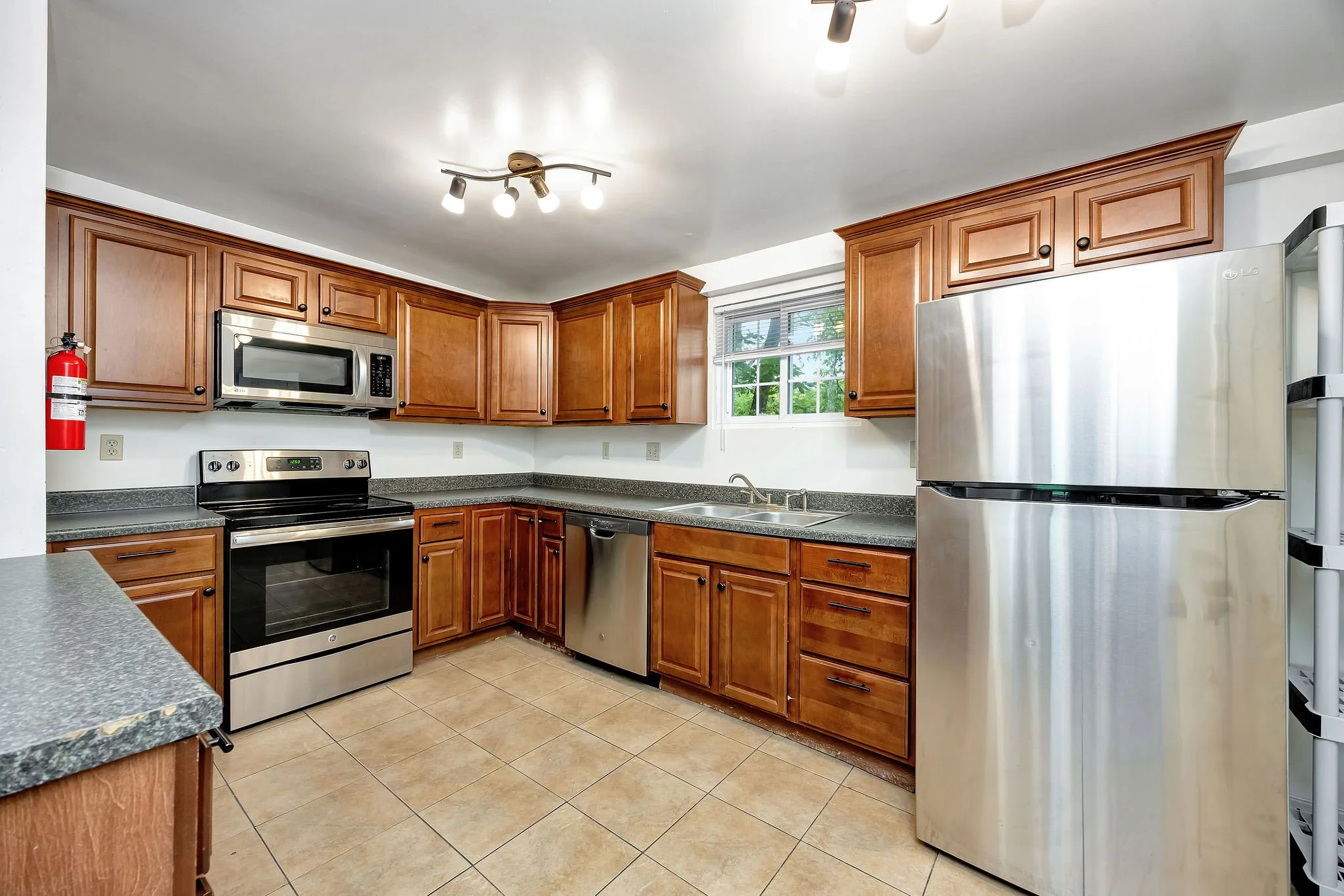 4_121 Main Kitchen.jpg