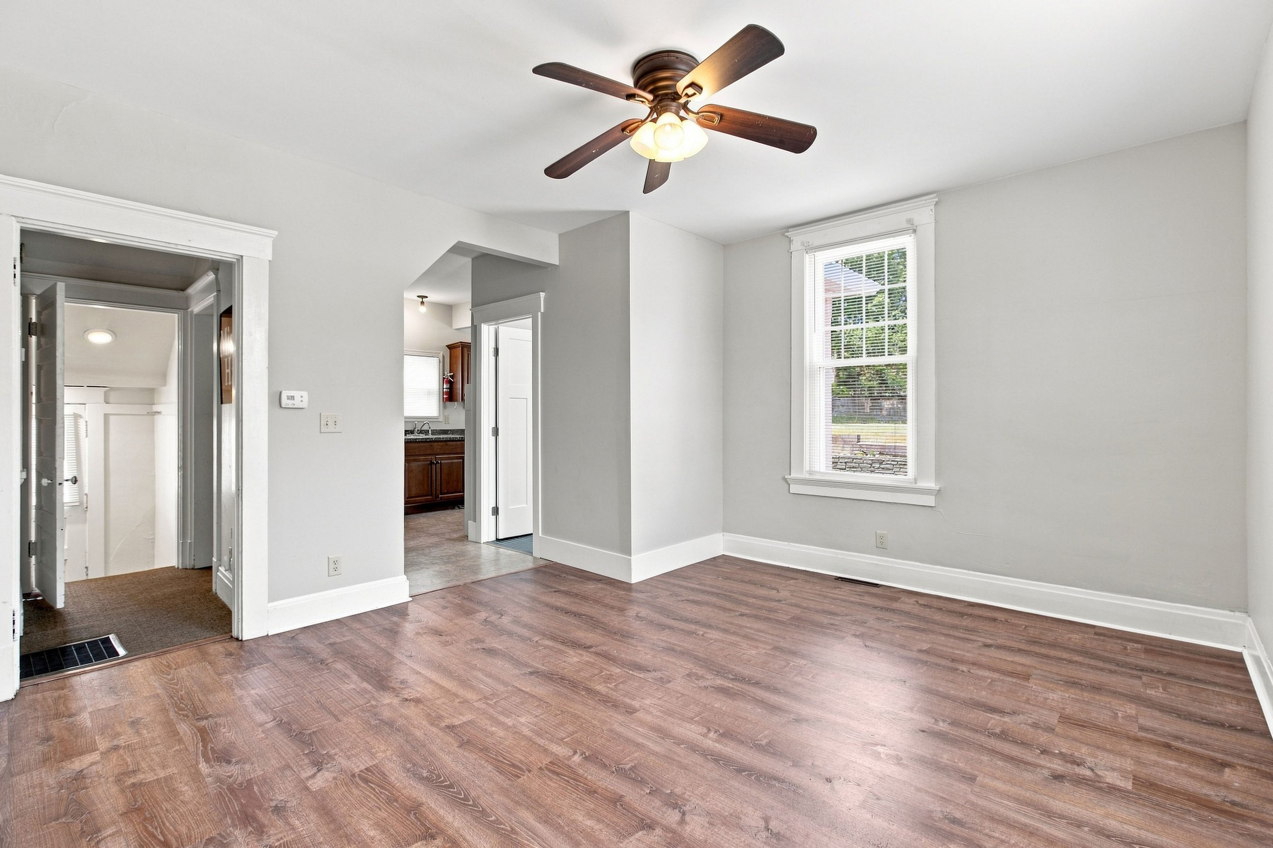 5_Living Room 3.jpg
