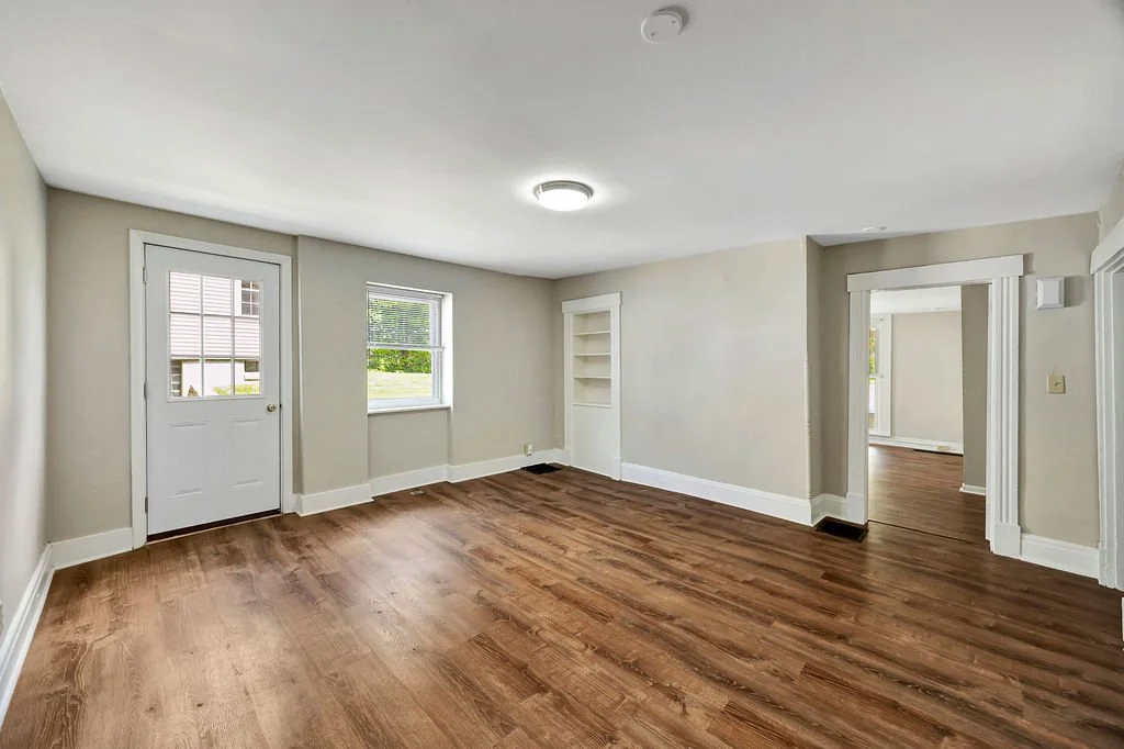 7_Living Room.jpg