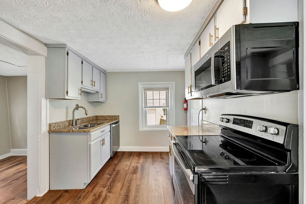 10_Kitchen.jpg