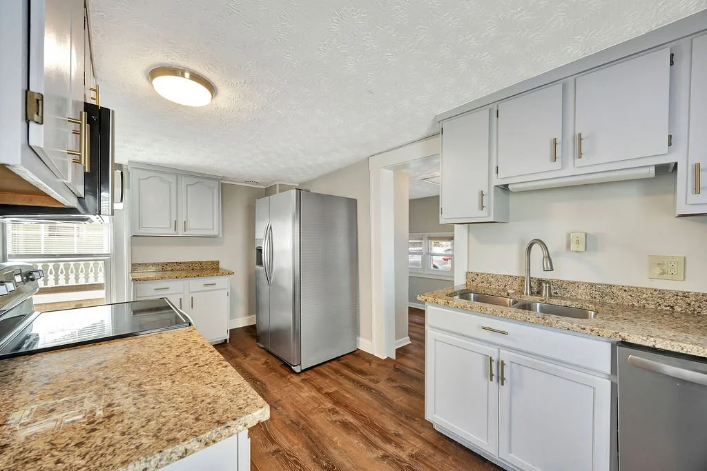 12_Kitchen 3.jpg