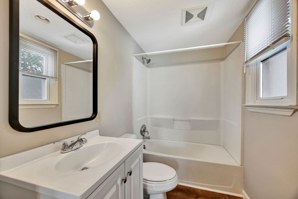 15_Bath 1.jpg