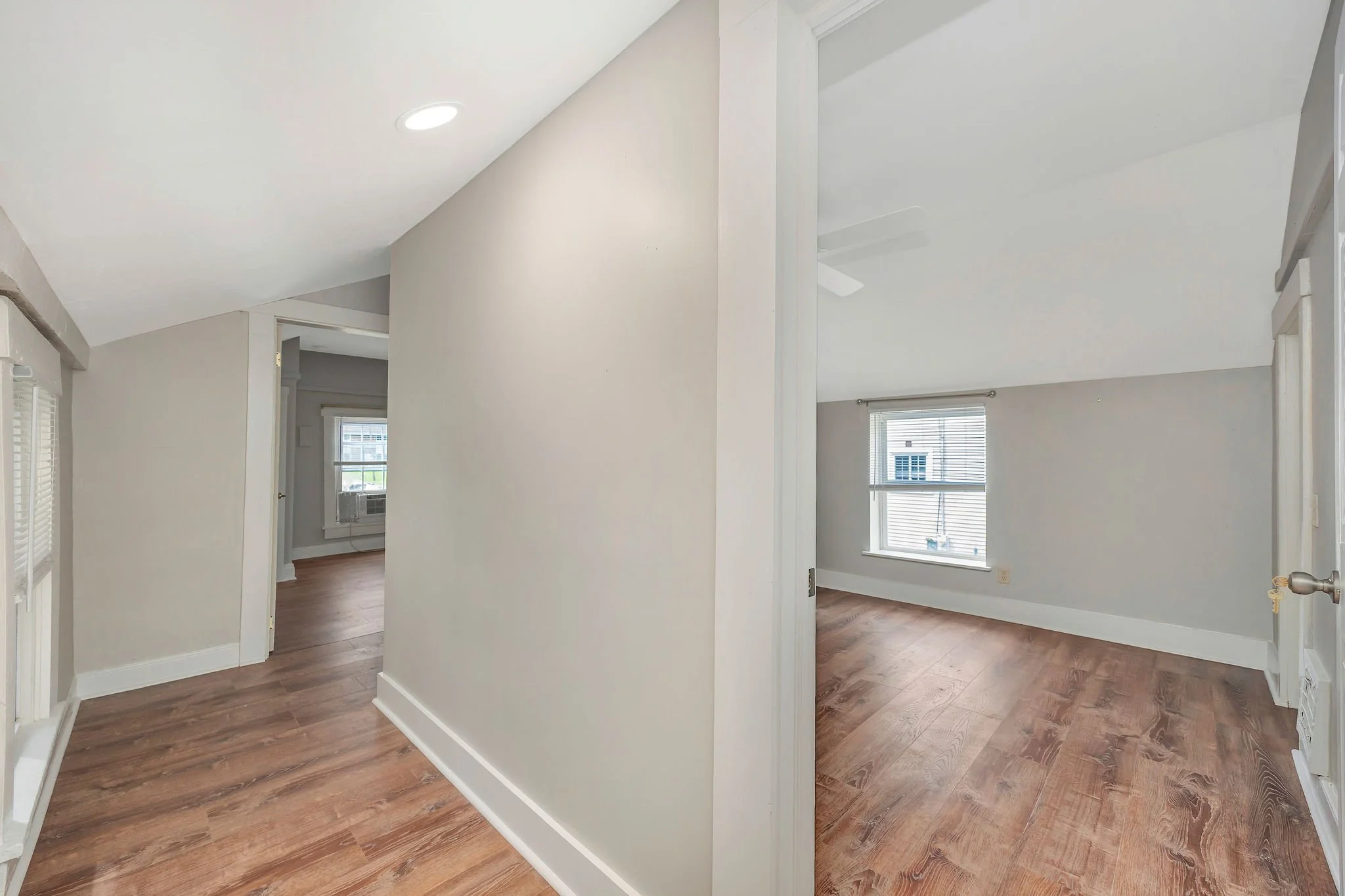 19a_Hallway 2.jpg