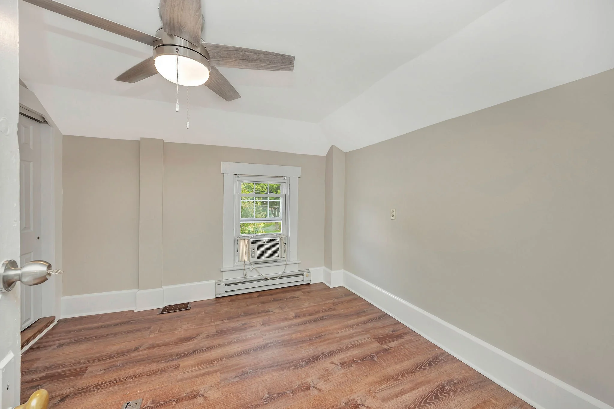 21a_Bedroom 5.jpg