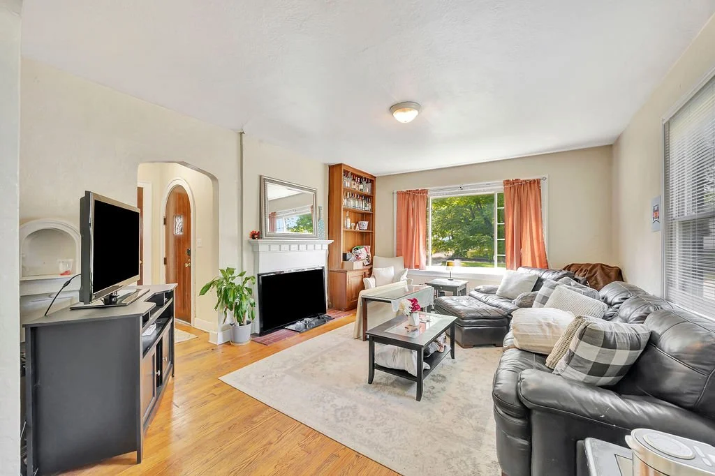 2_Living Room 1.jpg