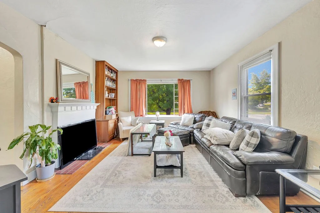 3_Living Room 2.jpg