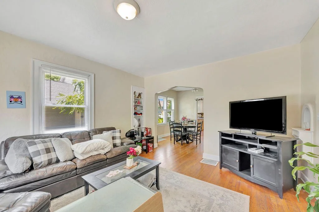 4_Living Room 3.jpg