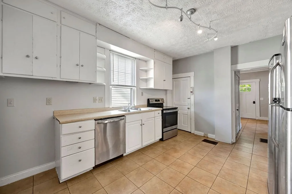 4_214 S Poplar Kitchen.jpg