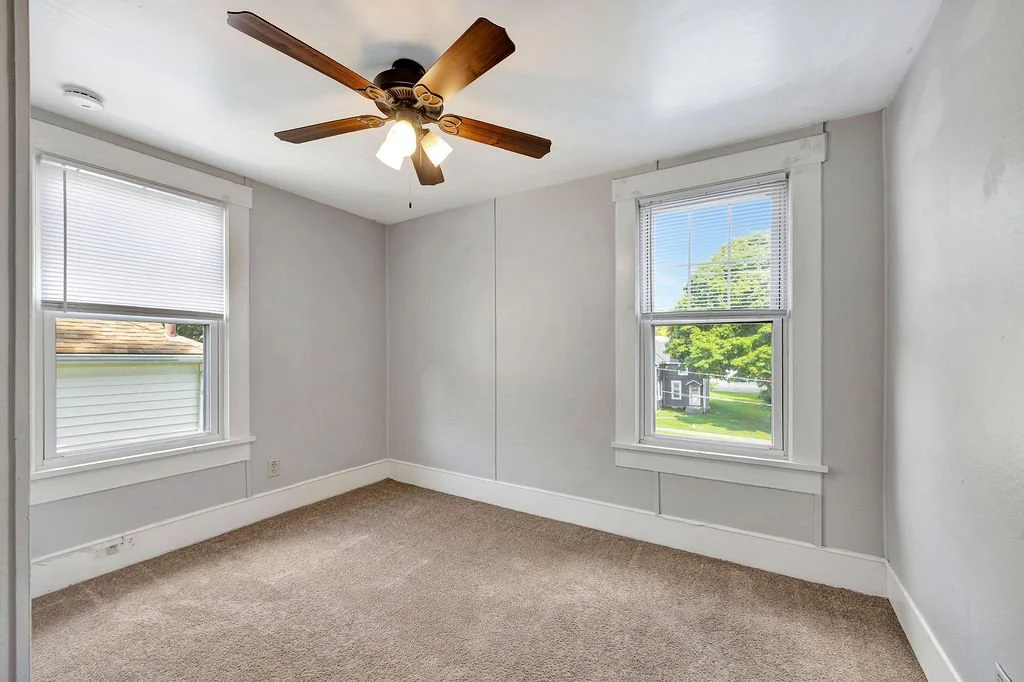 9a_214SPoplarBedroom.jpg